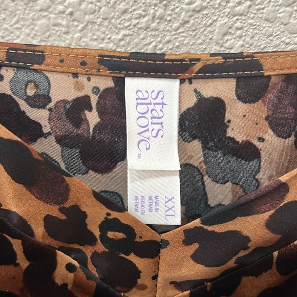 Cheetah print silky tank top with adjustable straps - Picture 2 of 6